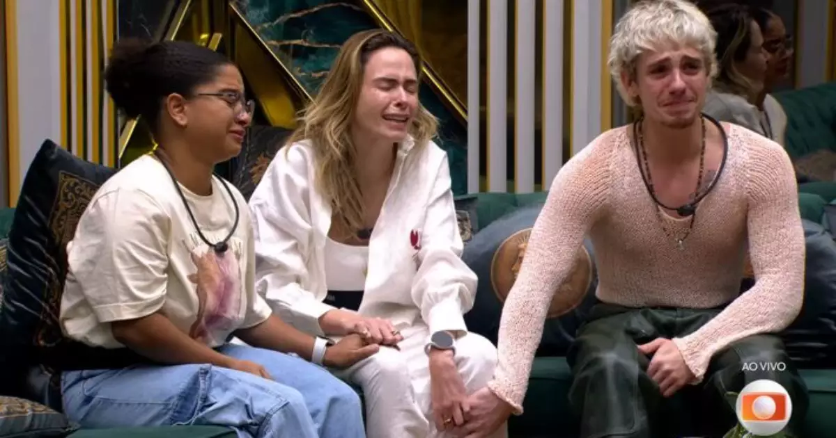 Ana Paula Renault emocionada com Milena e Juliano no gramado do BBB26