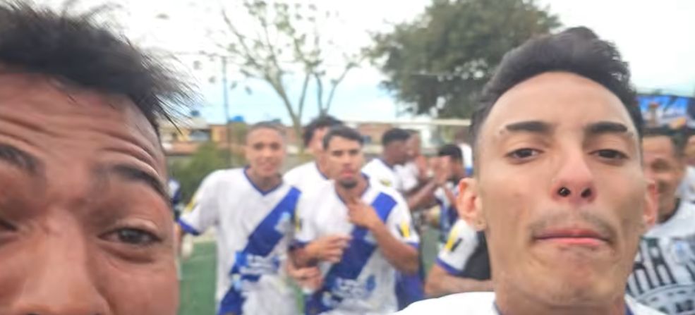 Jogadores do Beira Rio comemorando o título da Copa Pato Roco