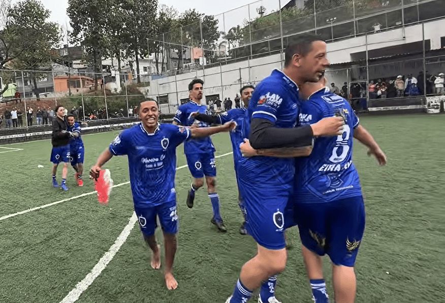 Jogadores do Beira Rio comemorando a classificação para a final da Copa Tossan