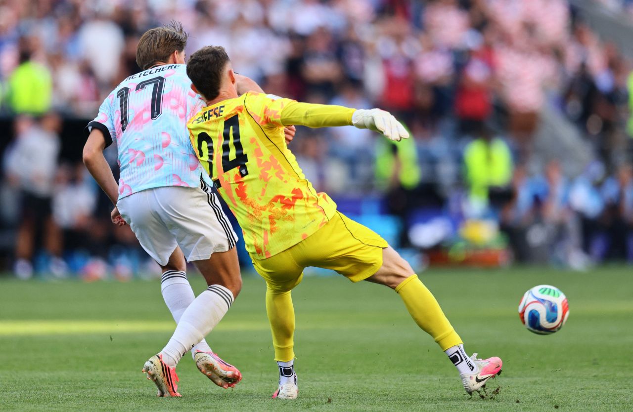 De Ketelaere comemora gol sobre os Estados Unidos
