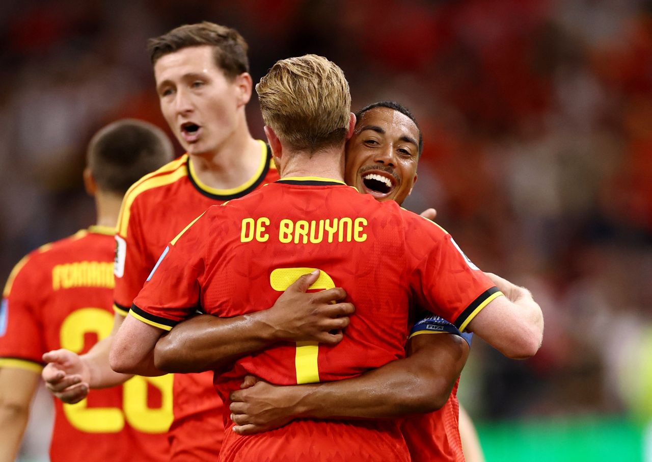 Jogadores da Bélgica comemorando gol contra a Nova Zelândia