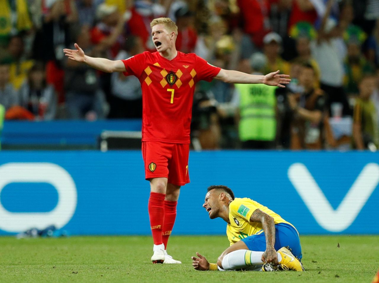 Jogadores da Bélgica comemorando em campo