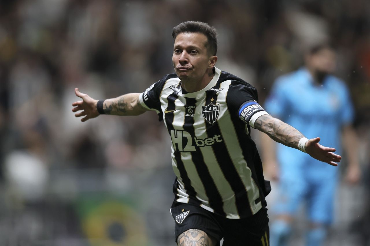 Bernard comemora gol marcado aos 17 segundos