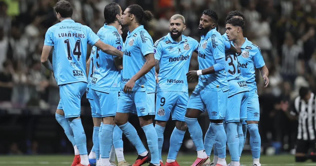 Bernard comemorando gol do Atlético-MG