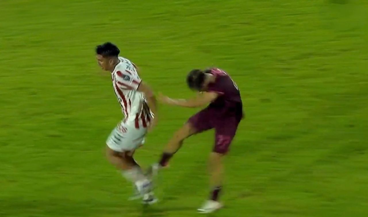 Lucas Besozzi expulso após agressão em partida do Lanús