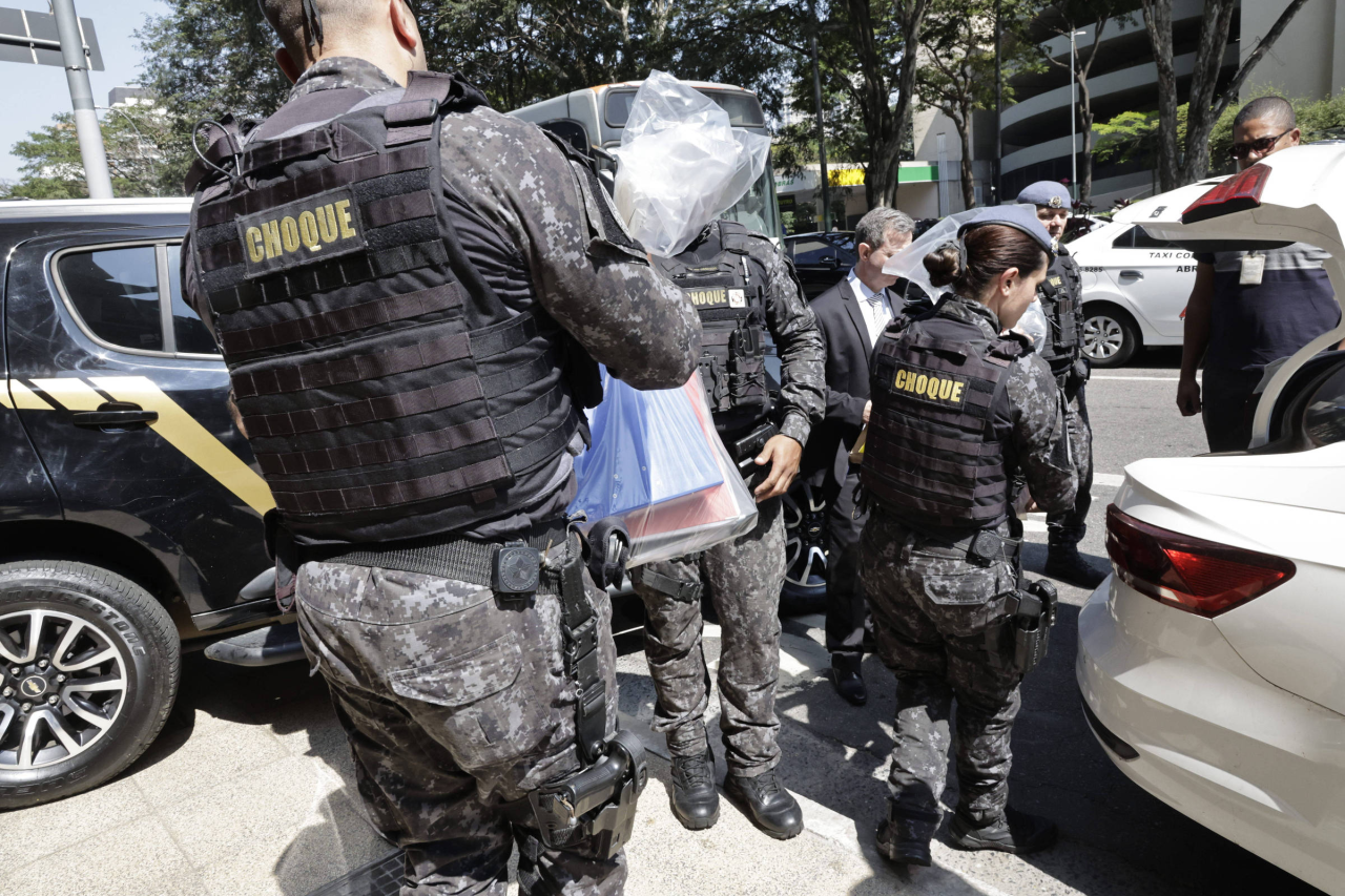 documentos e computadores relacionados a investigação de apostas ilegais