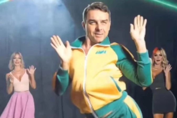 Print do vídeo de Bia Lula com montagem de Flávio Bolsonaro dançando