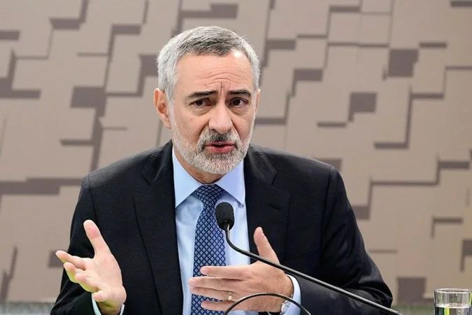 Júlio Bitelli desembarca em Brasília