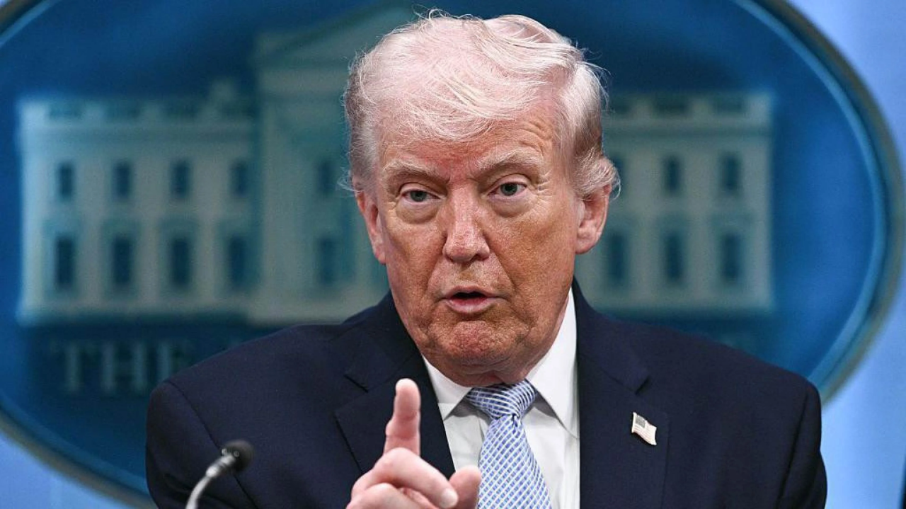 Navio militar no Golfo próximo ao Estreito de Ormuz