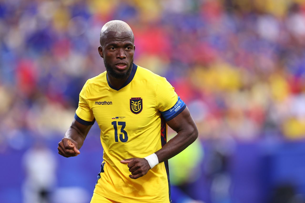 Enner Valencia com a camisa da seleção do Equador