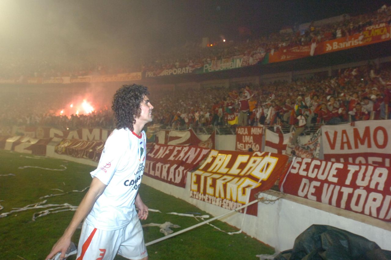 Bolívar com a camisa do Internacional durante a campanha de 2006