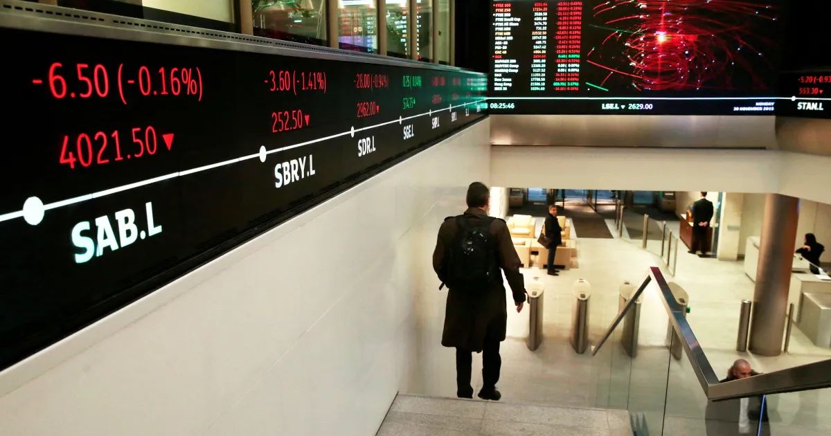 Painel eletrónico com índices das bolsas europeias