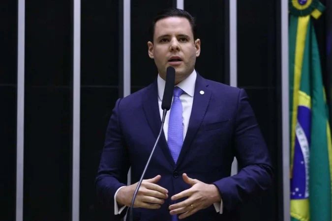 Plenário do Congresso com parlamentares em sessão