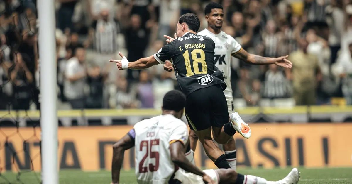 Thiago Borbas comemorando gol pelo Atlético-MG