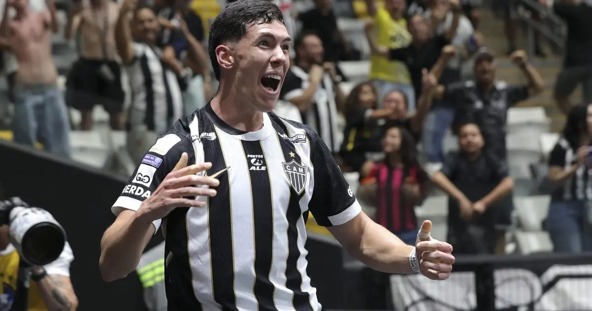 Thiago Borbas comemora gol de voleio na Arena MRV