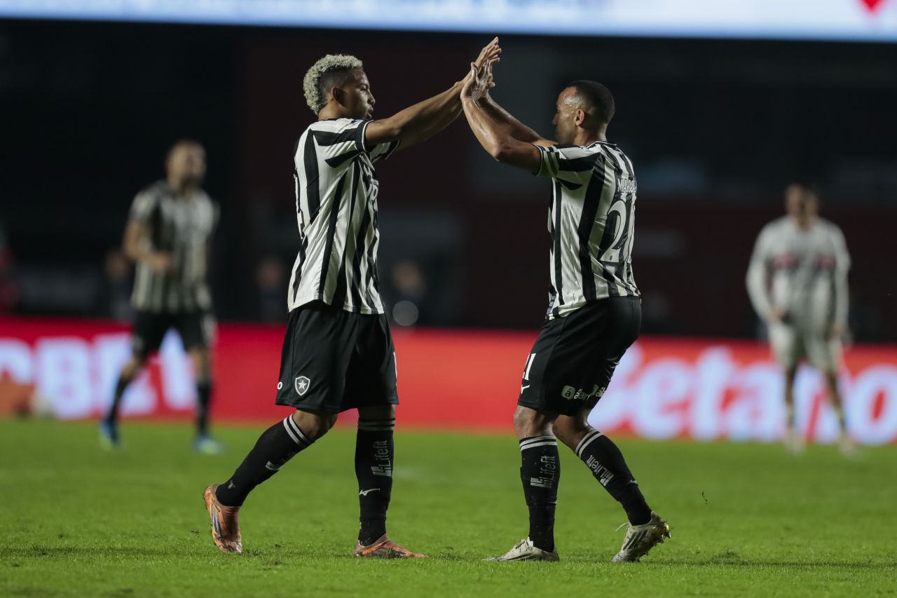 Barrera comemora o gol de empate do Botafogo contra o São Paulo