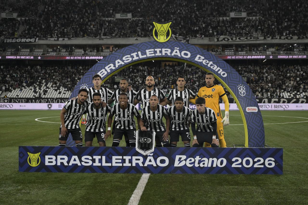 Jogadores do Botafogo em campo contra o Palmeiras