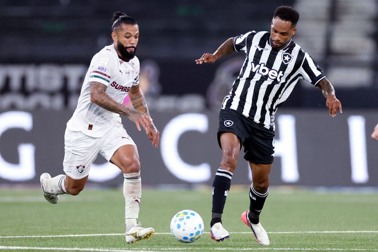 Gabriel de Alba no Estádio Nilton Santos durante treino do Botafogo