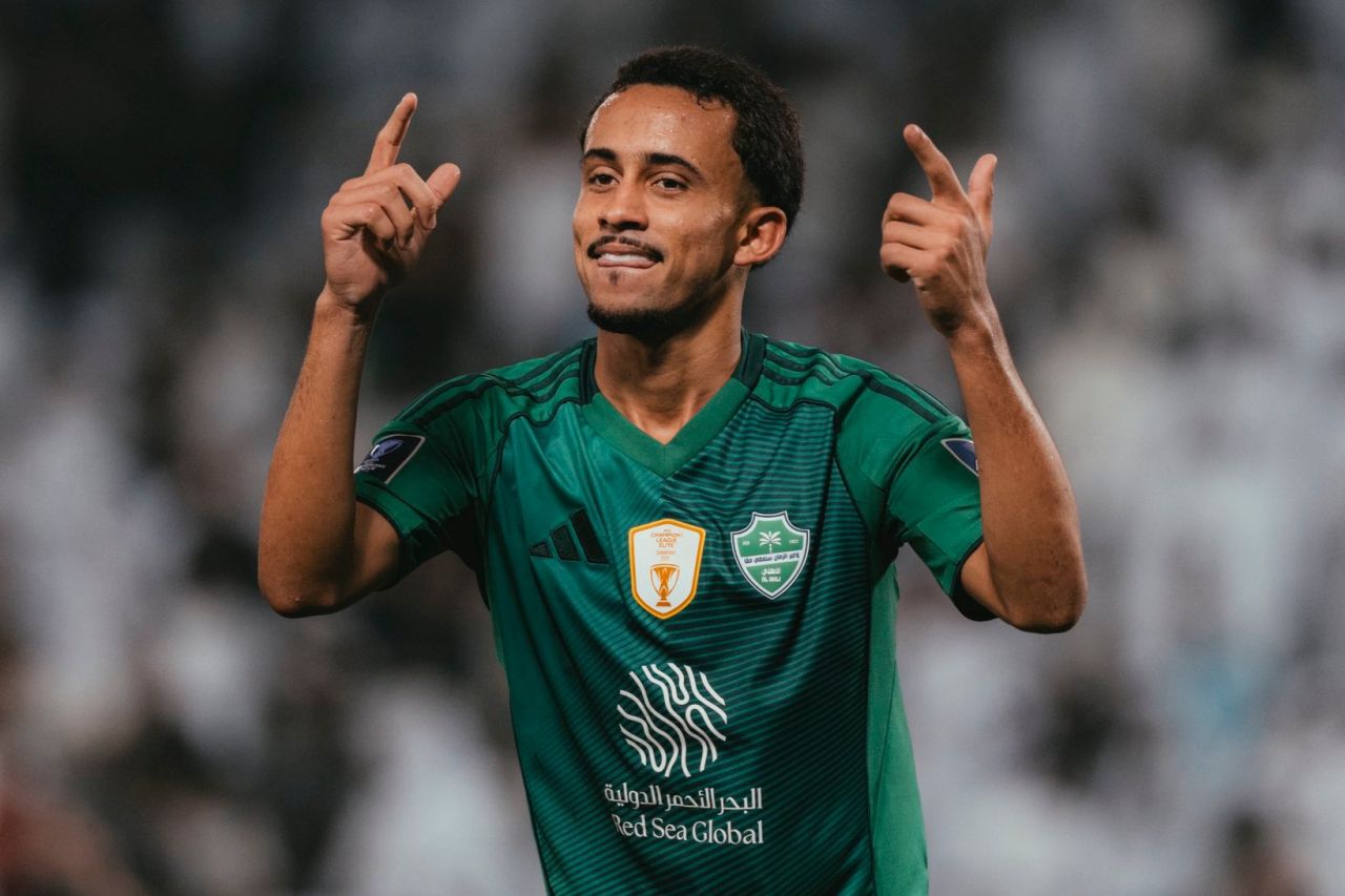 Matheus Gonçalves em ação pelo Al-Ahli