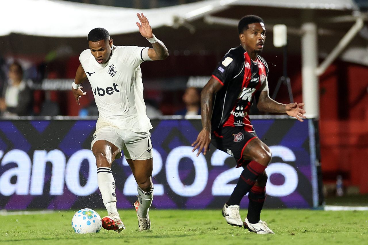 Júnior Santos lamenta chance perdida no Barradão