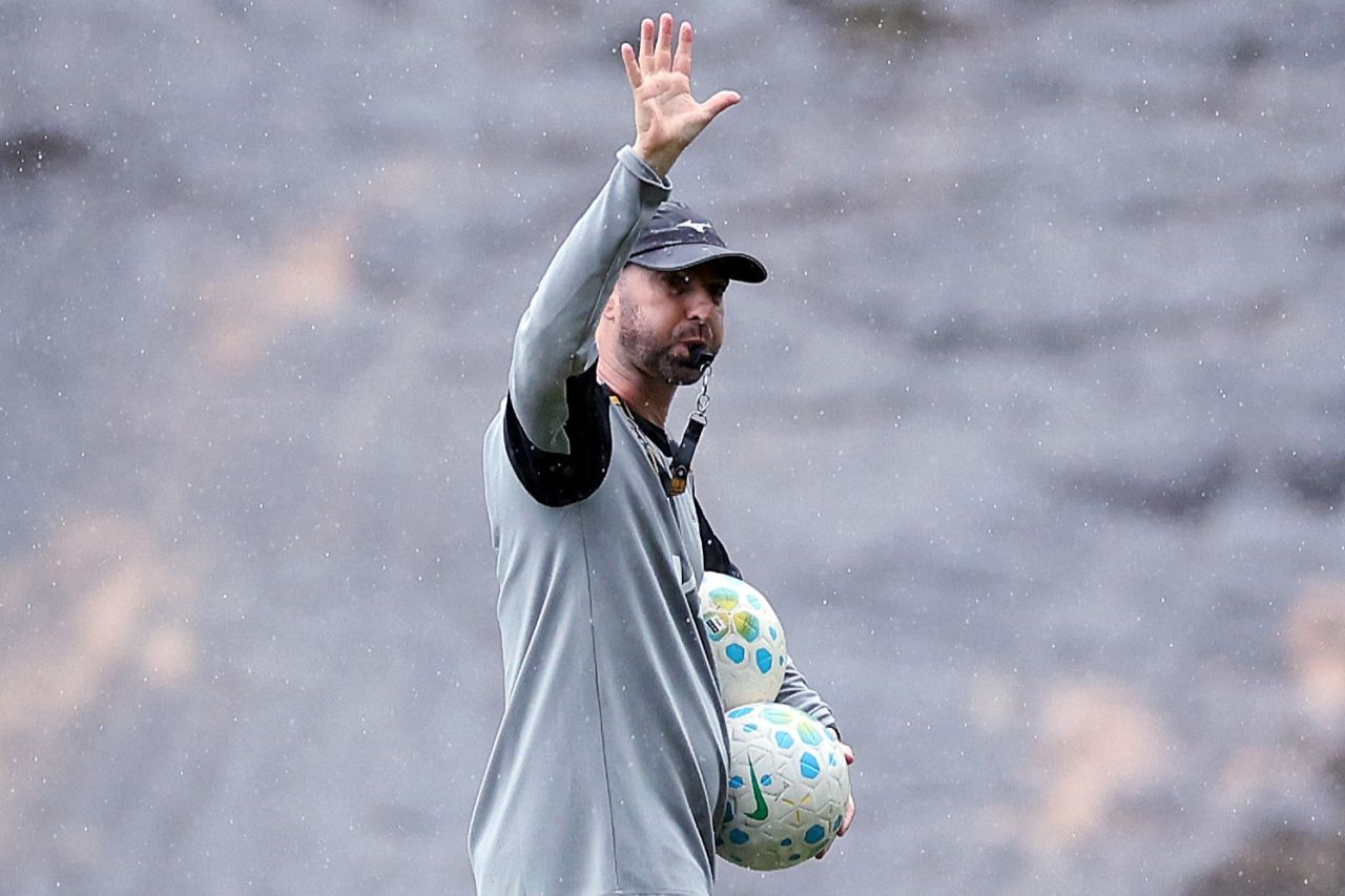 Rodrigo Bellão em treino do Botafogo