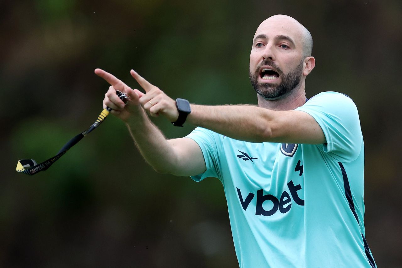Rodrigo Bellão em treino do Botafogo