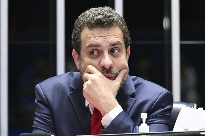 Guilherme Boulos em entrevista coletiva
