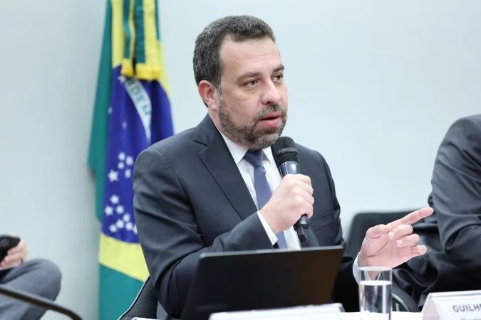 Guilherme Boulos na CAS do Senado