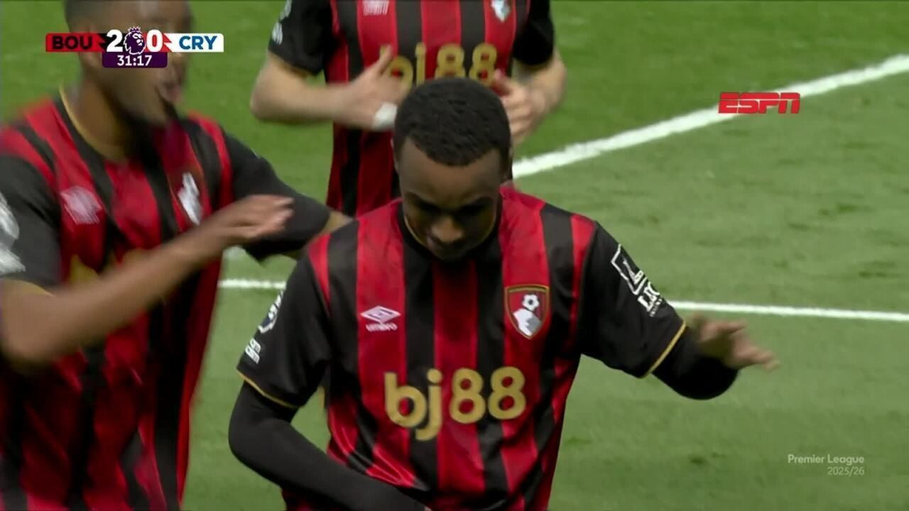 Álex Jiménez em ação pelo Bournemouth