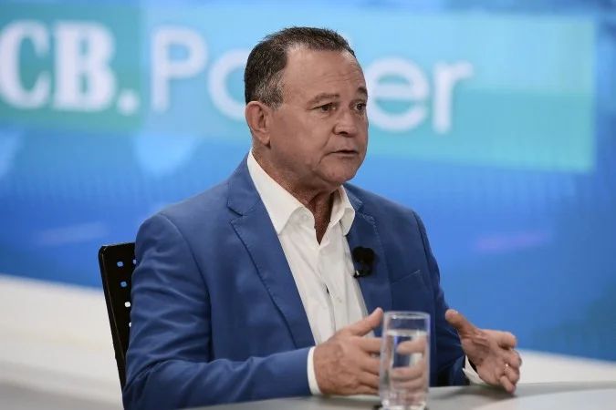 Carlos Brandão durante entrevista no programa CB.Poder
