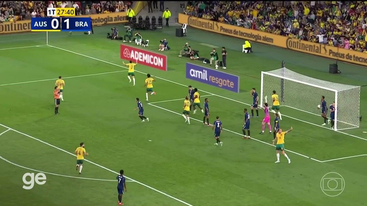 Jogadores do Brasil comemoram gol durante amistoso contra a Austrália