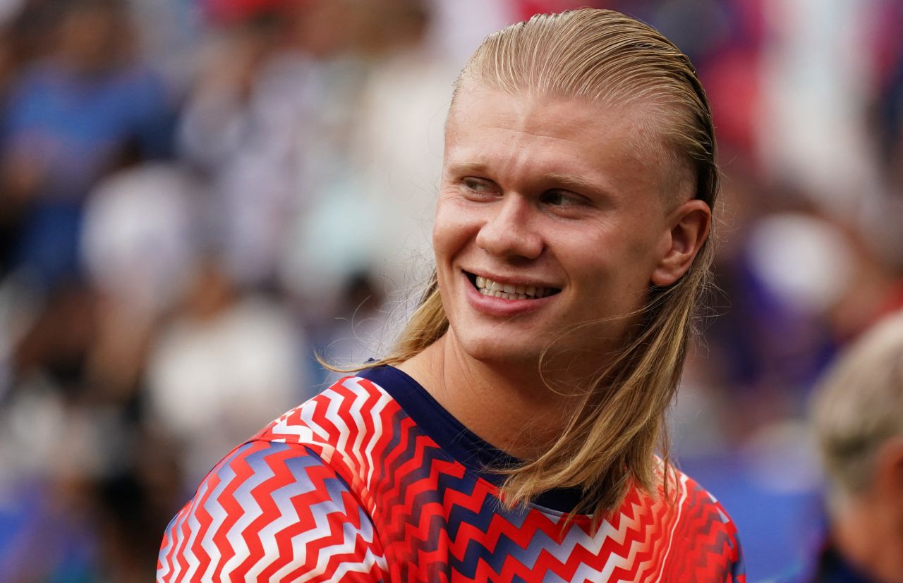 Erling Haaland em aquecimento