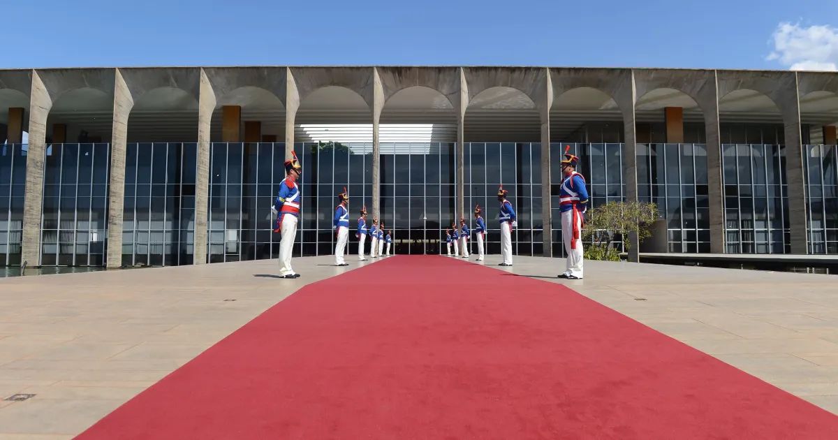 Chanceler Mauro Vieira em pronunciamento