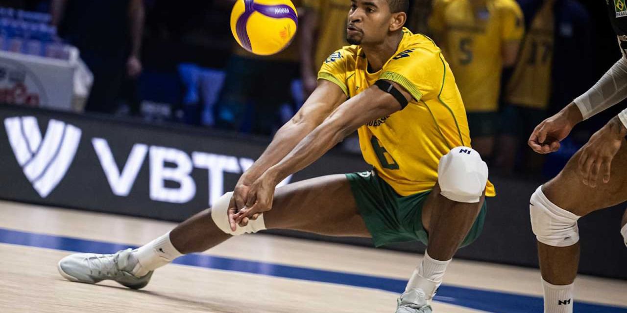 Jogadores do Brasil comemoram ponto contra a China em Chicago