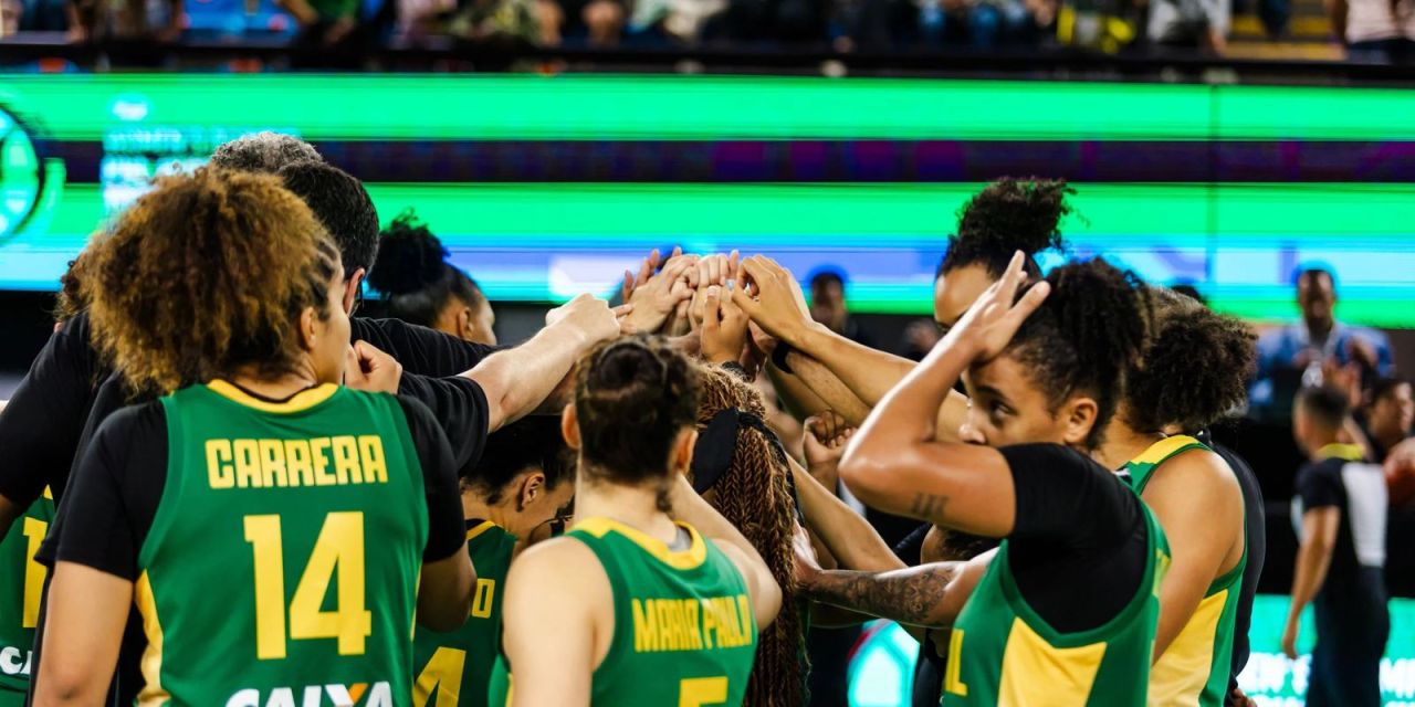 Seleção brasileira feminina de basquete em quadra