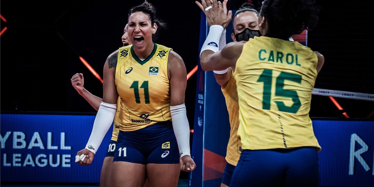 Seleção feminina de vôlei em ação no Ginásio Nilson Nelson