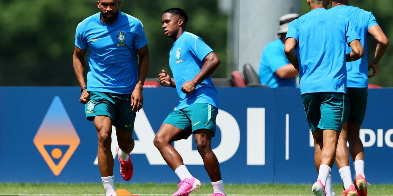 Jogadores da seleção brasileira durante treino físico