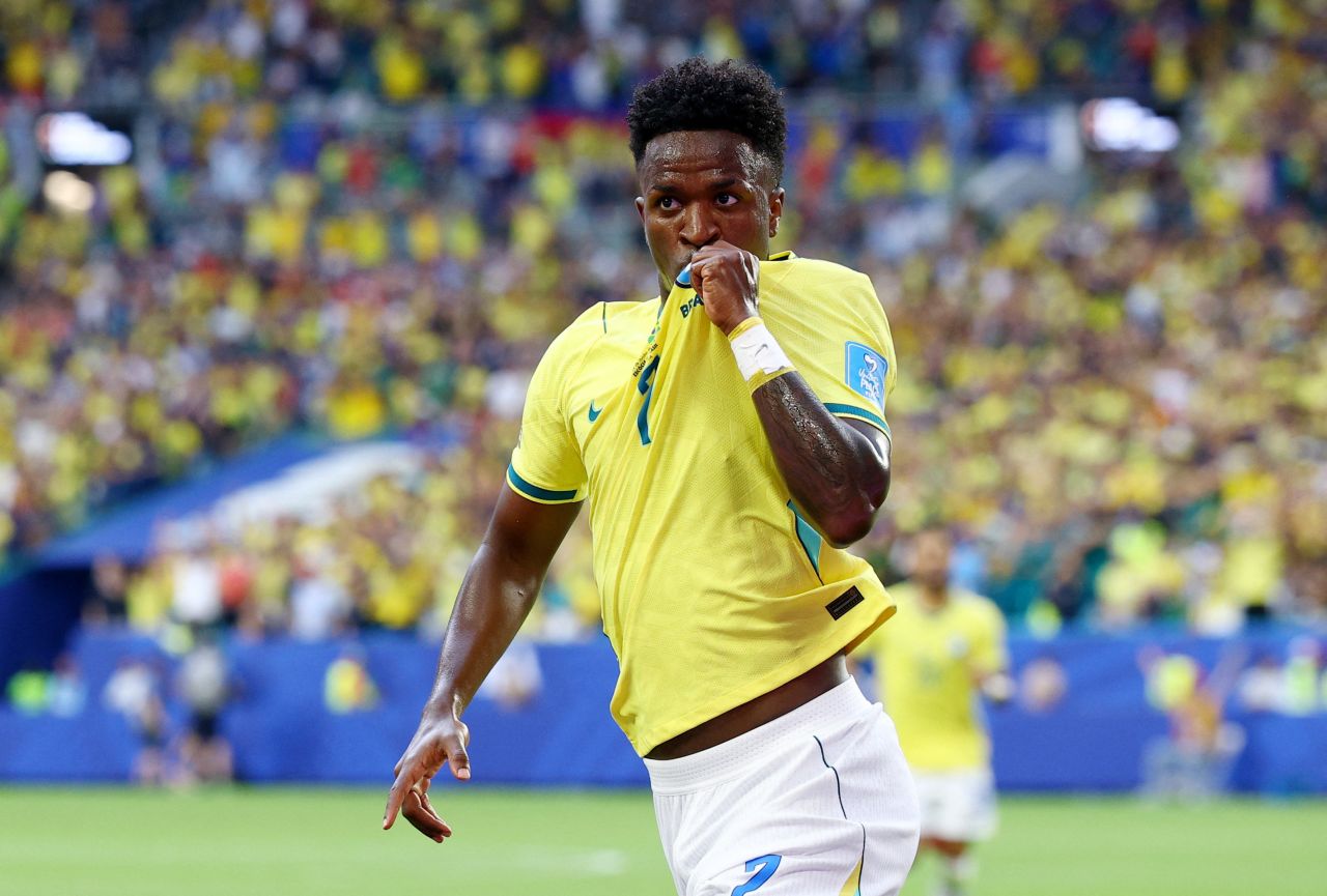 Vini Jr comemorando gol contra Escócia