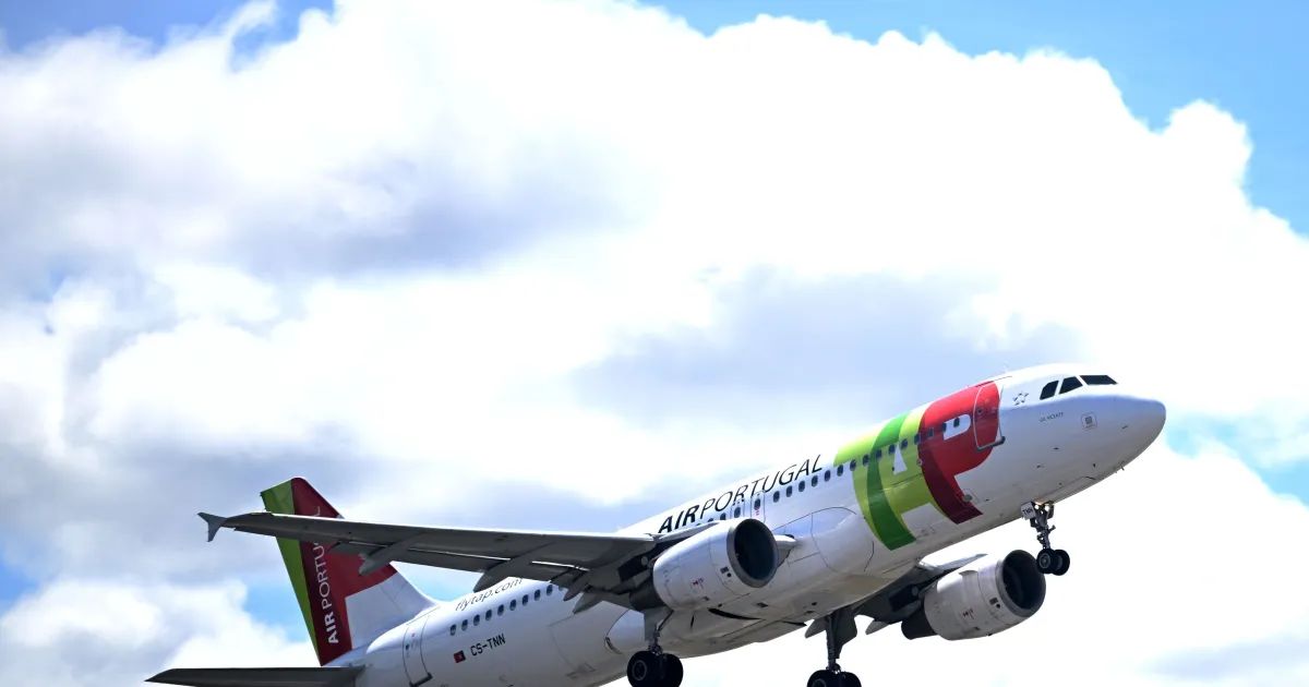 Avião da TAP no pátio de aeroporto