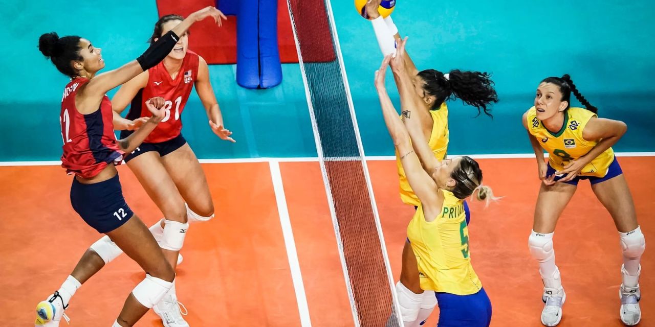 Seleção brasileira de vôlei durante partida contra os Estados Unidos
