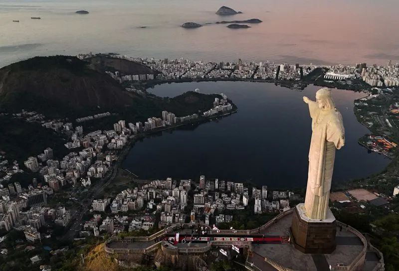 Mapa destacando países do top 5 do ranking Expat Insider 2026