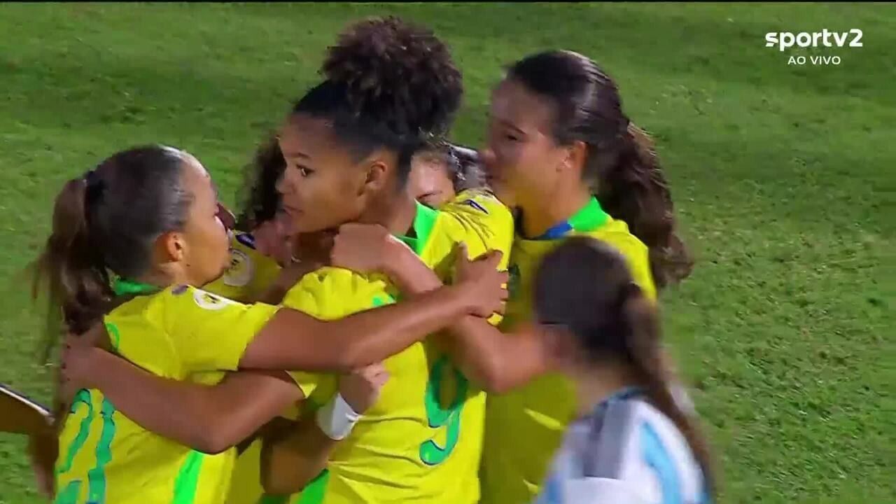Jogadoras do Brasil comemoram título Sub-17 em Assunção
