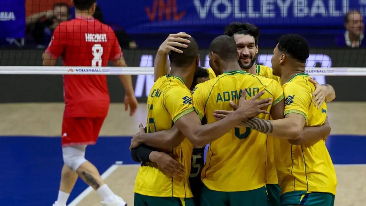 Jogadores do Brasil comemoram ponto contra Bélgica