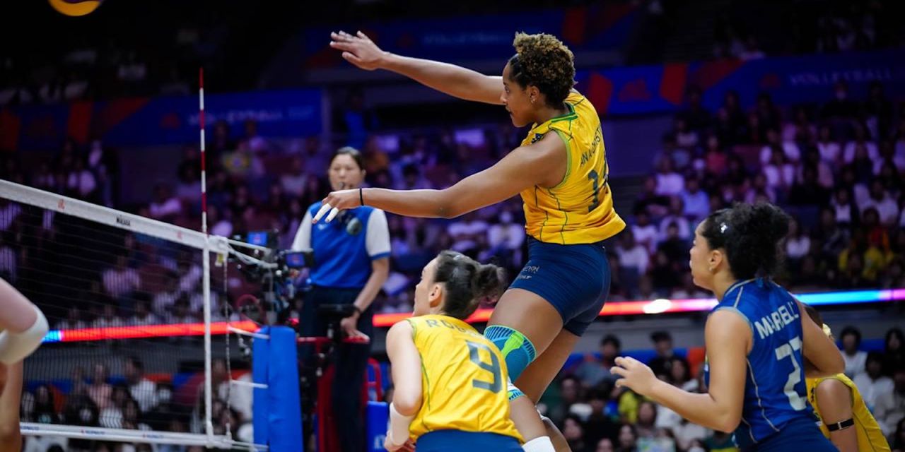 Ana Cristina em ação durante a partida