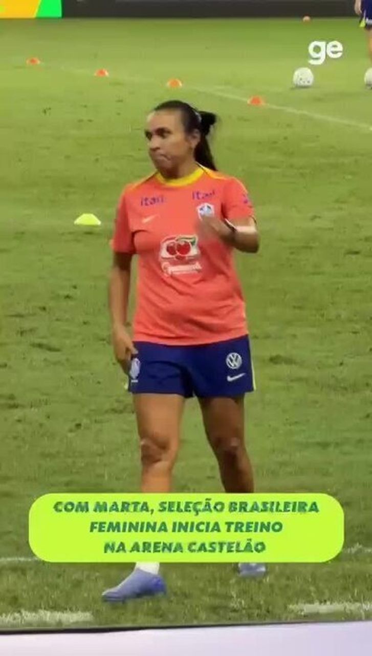 Treino da seleção feminina no Castelão