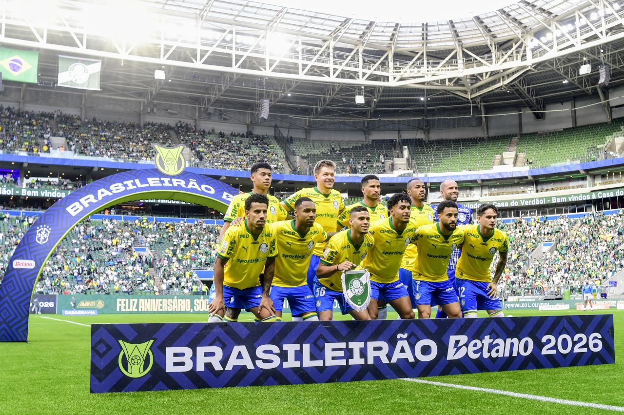 Jogadores do Palmeiras posados após partida antes da pausa do Brasileirão