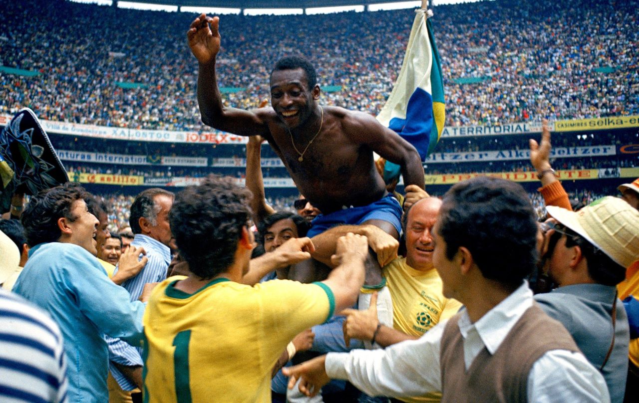 Meme comparando Pelé e Messi após a final
