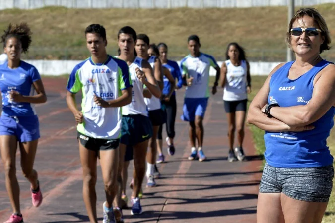 Atletas de marcha em treino no Centro de Atletismo de Sobradinho