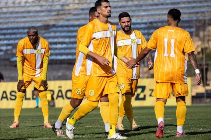 Jogadores do Brasiliense em treino