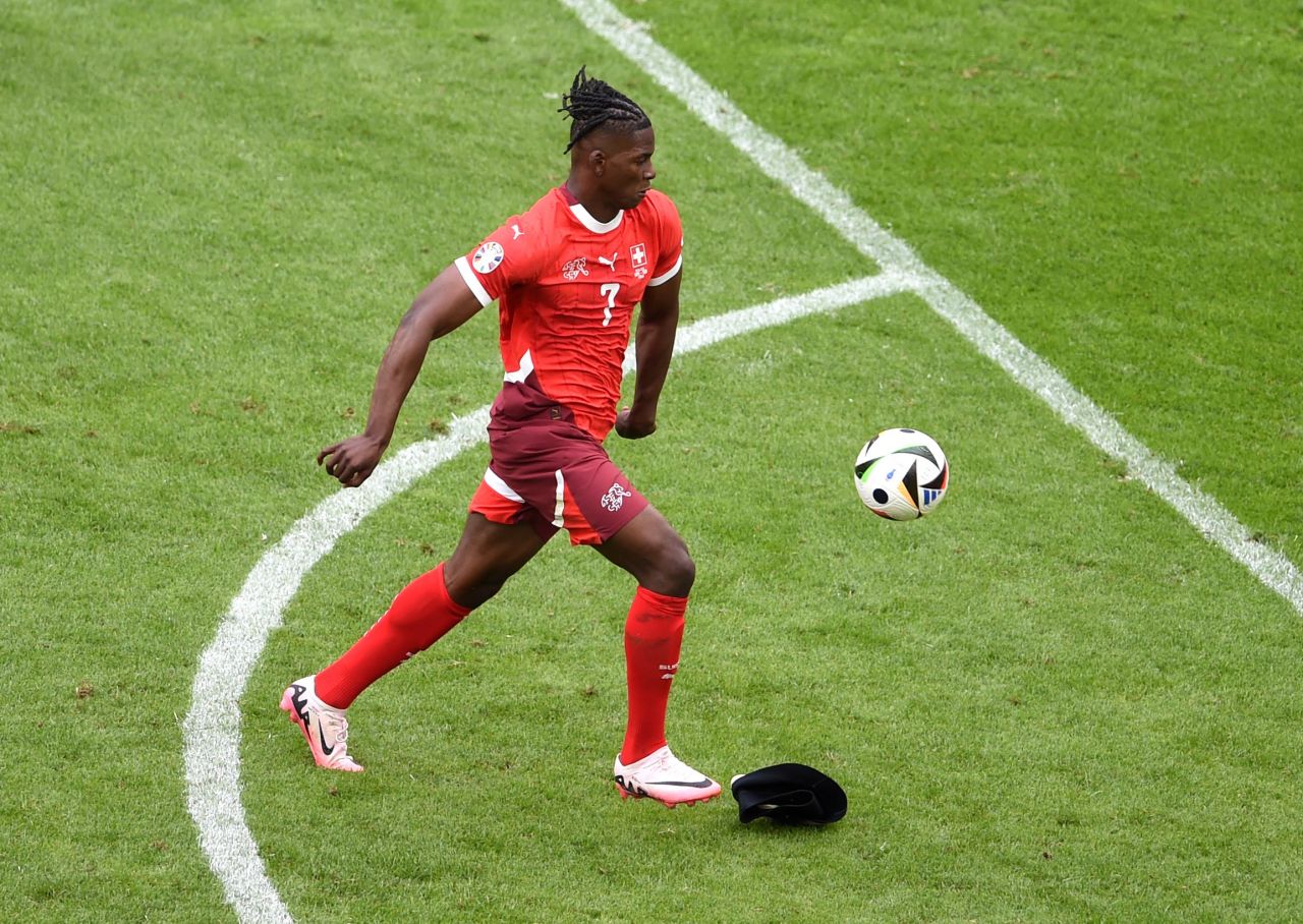 Breel Embolo em ação pela seleção suíça